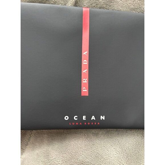 Prada skincare pouch - Picture 2 of 4